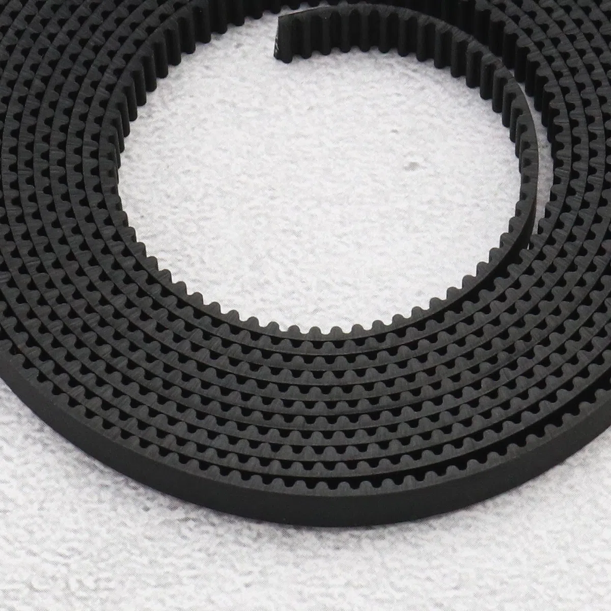 SG Store Otwarty pasek rozrządu 2GT 2 metry kompatybilny z drukarką 3 Ender 3 / Ender 3 V2 / Ender 3 Pro/Ender serii 5 skok 2 mm szerokość 6 mm z 4 mosiężnymi tulejami