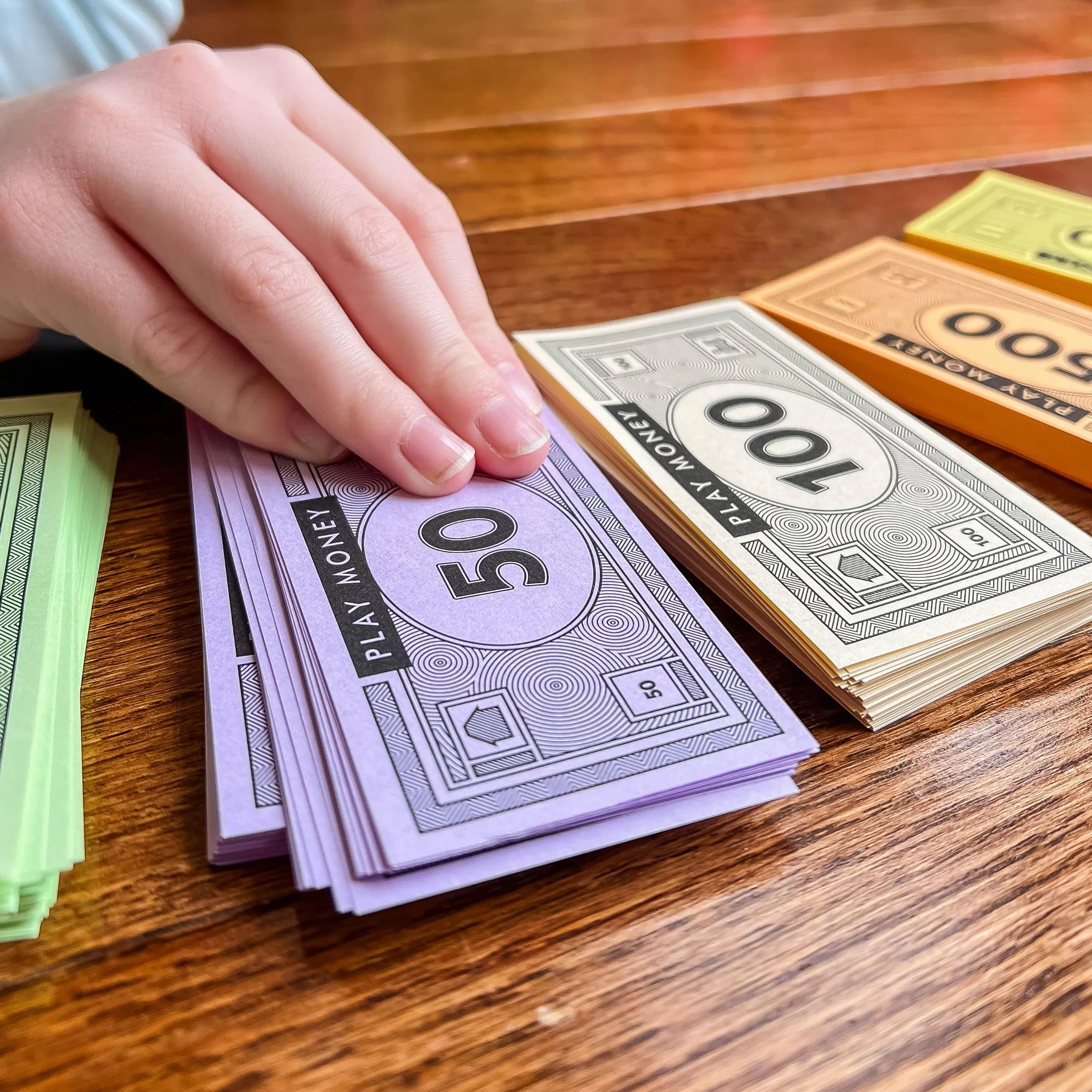 Fikcyjne pieniądze Opoly-520 sztuk fałszywych pieniędzy do gier planszowych-65 każdego banknotu w 8 nominałach– 1, 5, 10, 20, 50, 100, 500, & 1000 zł - Bilety na kasjer gier symulacyjnych