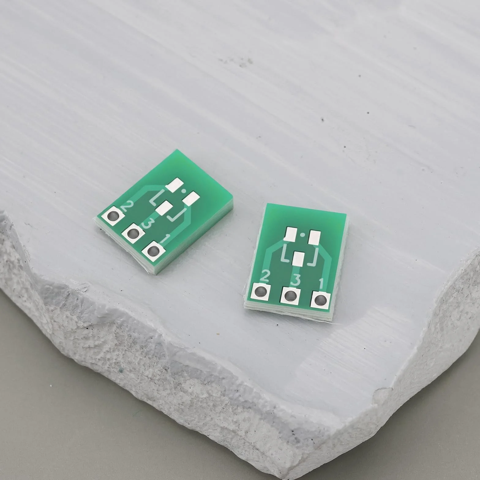 50 szt. dwustronny SMD SOT23-3 SOT223 PCB konwerter SOT23 na SIP3 adapter 2,54 mm 10 x 7,6 mm do produktu elektronicznego