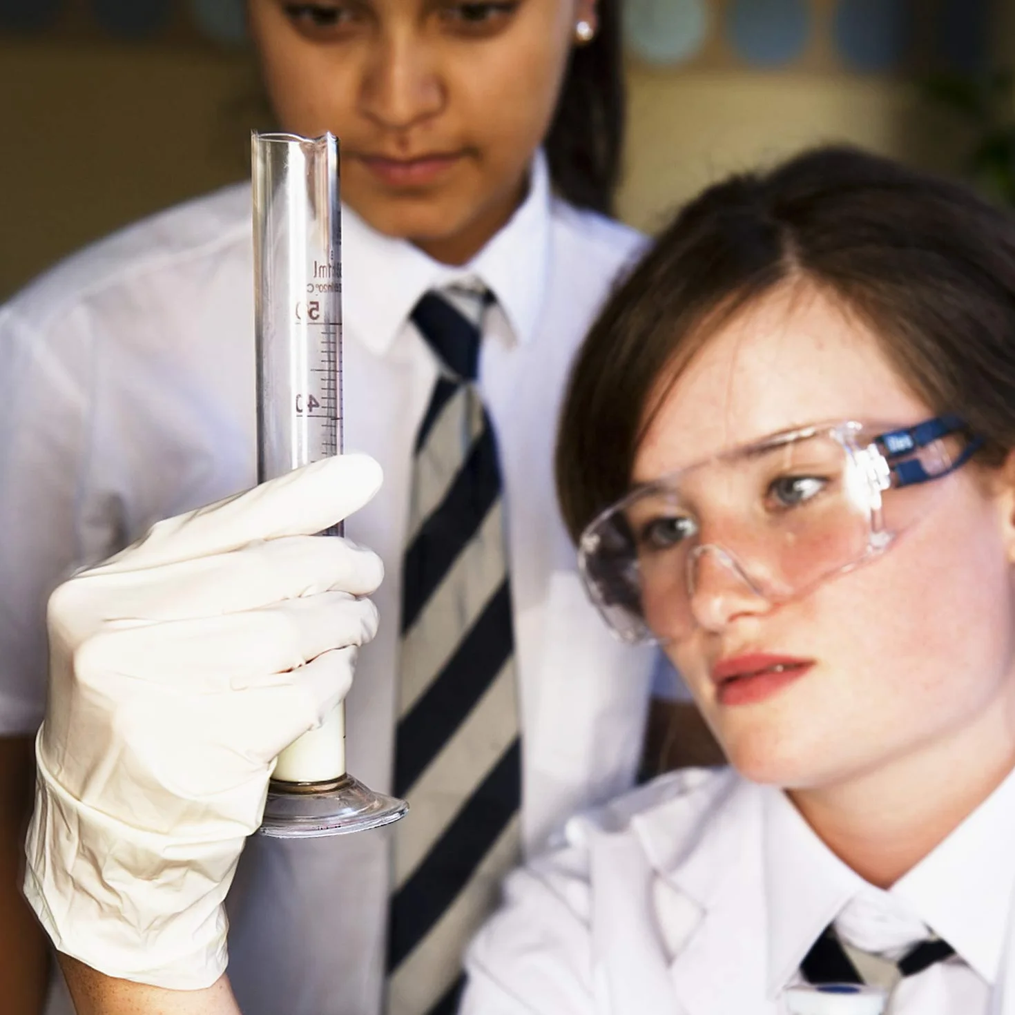 Zestaw akcesoriów laboratoryjnych probówki z podziałką pipety z kroplomierzem szczoteczki trzonek do mieszania