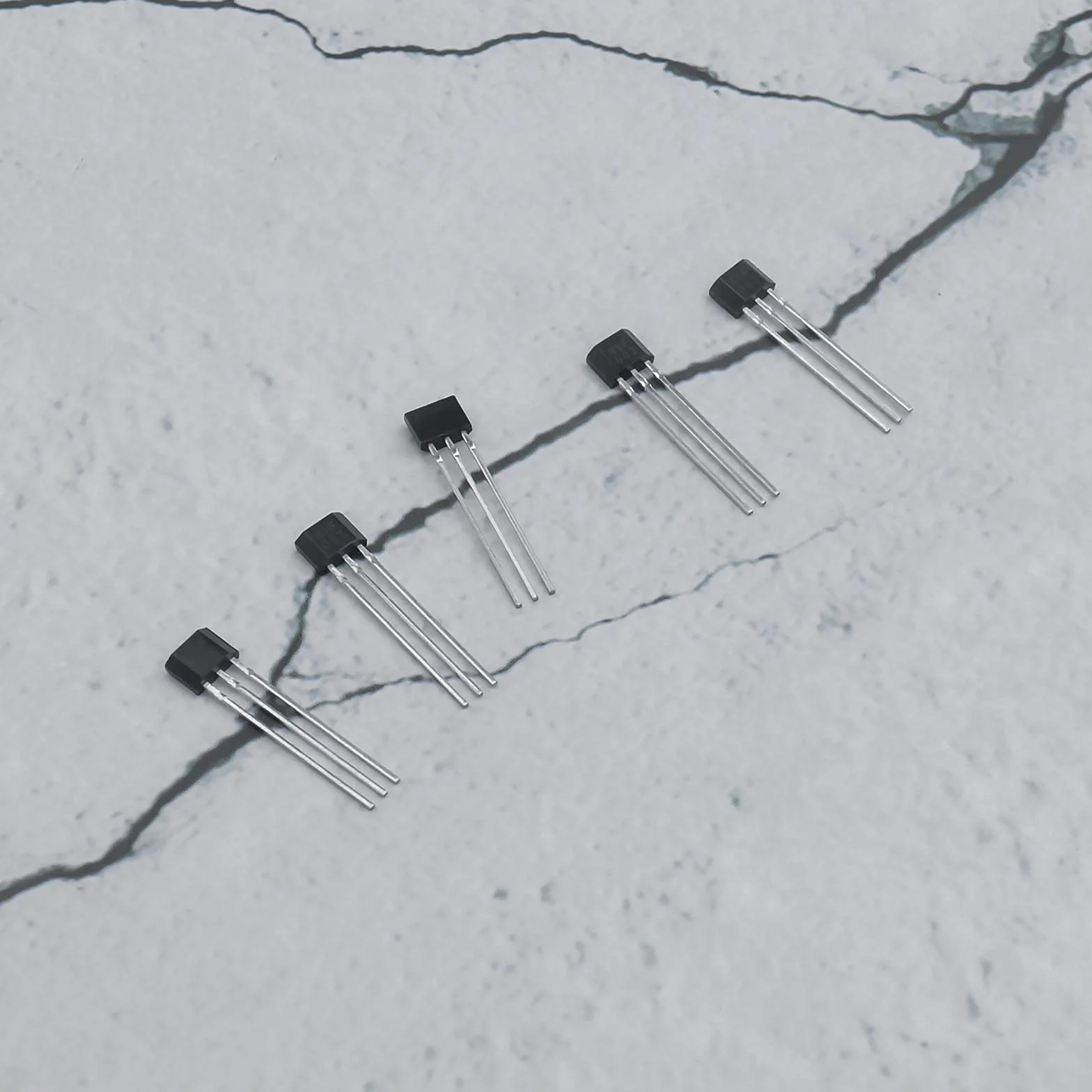 SS41F 41F magnetyczny czujnik bipolarny efekt Halla TO-92S 3-pinowe