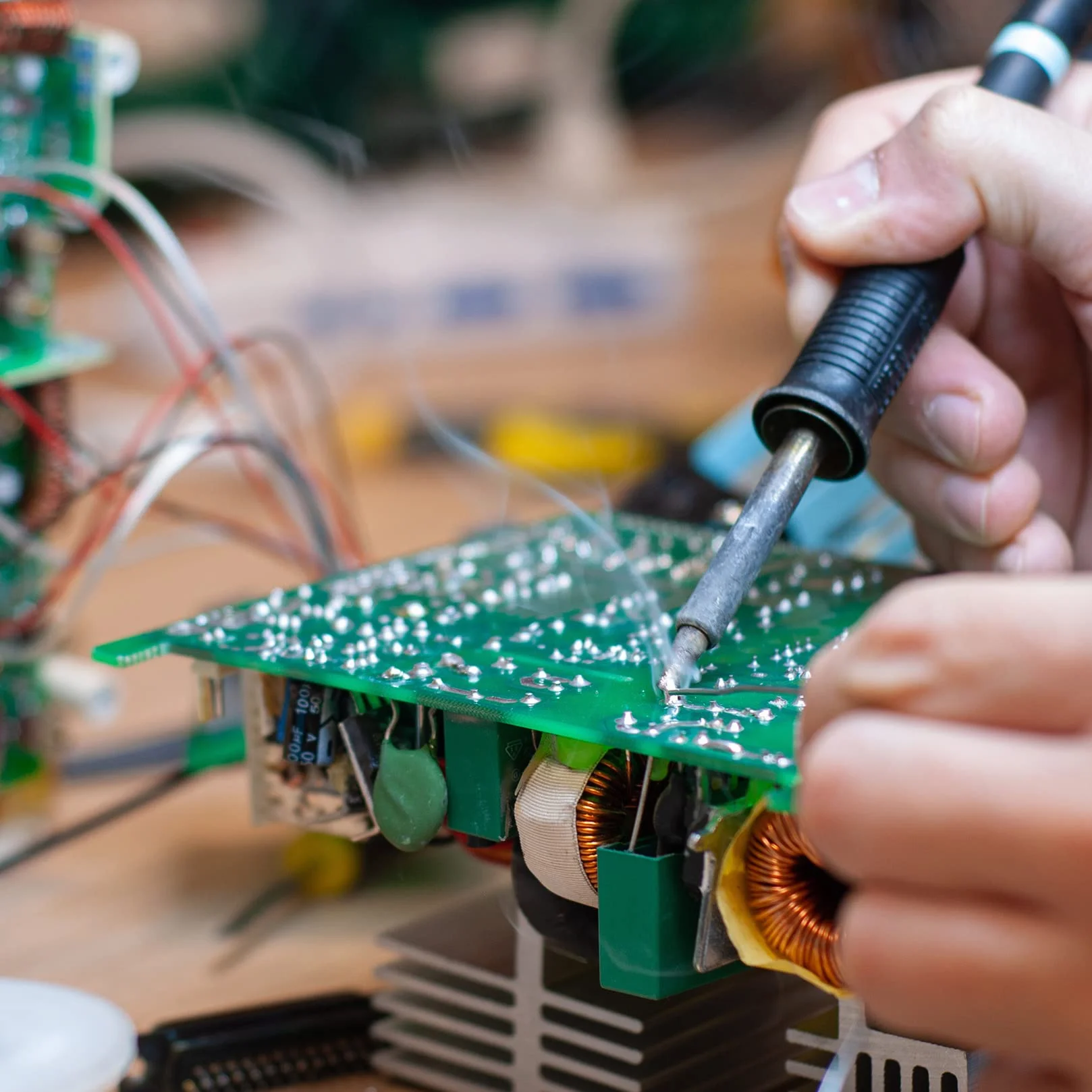 Zestaw 560 sztuk przewodów do desek protokołowych, mostki druciane, zestaw do elektroniki, 14 różnych długości.