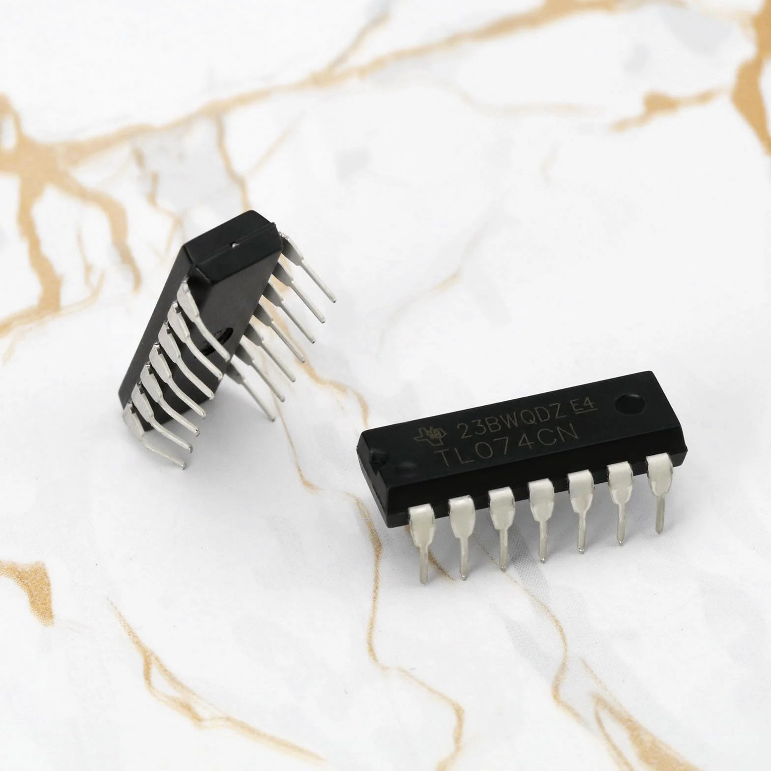 OTOTEC TL074CN wzmacniacz operacyjny DIP-14 JFET niski poziom hałasu