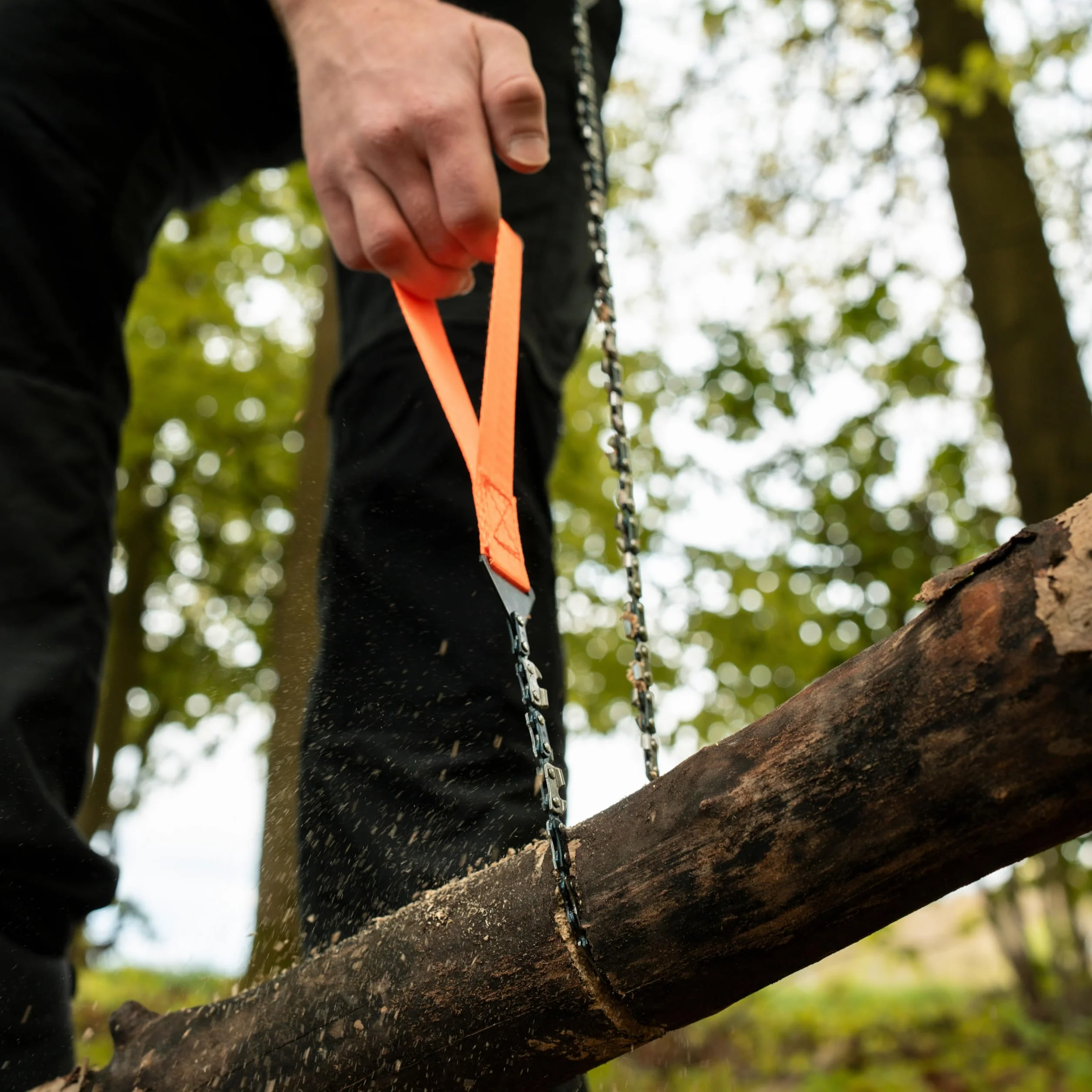Ręczna piła łańcuchowa Woodilla ze stali węglowej, survivalowa z dwoma końcówkami uchwytu, zestaw z torbą