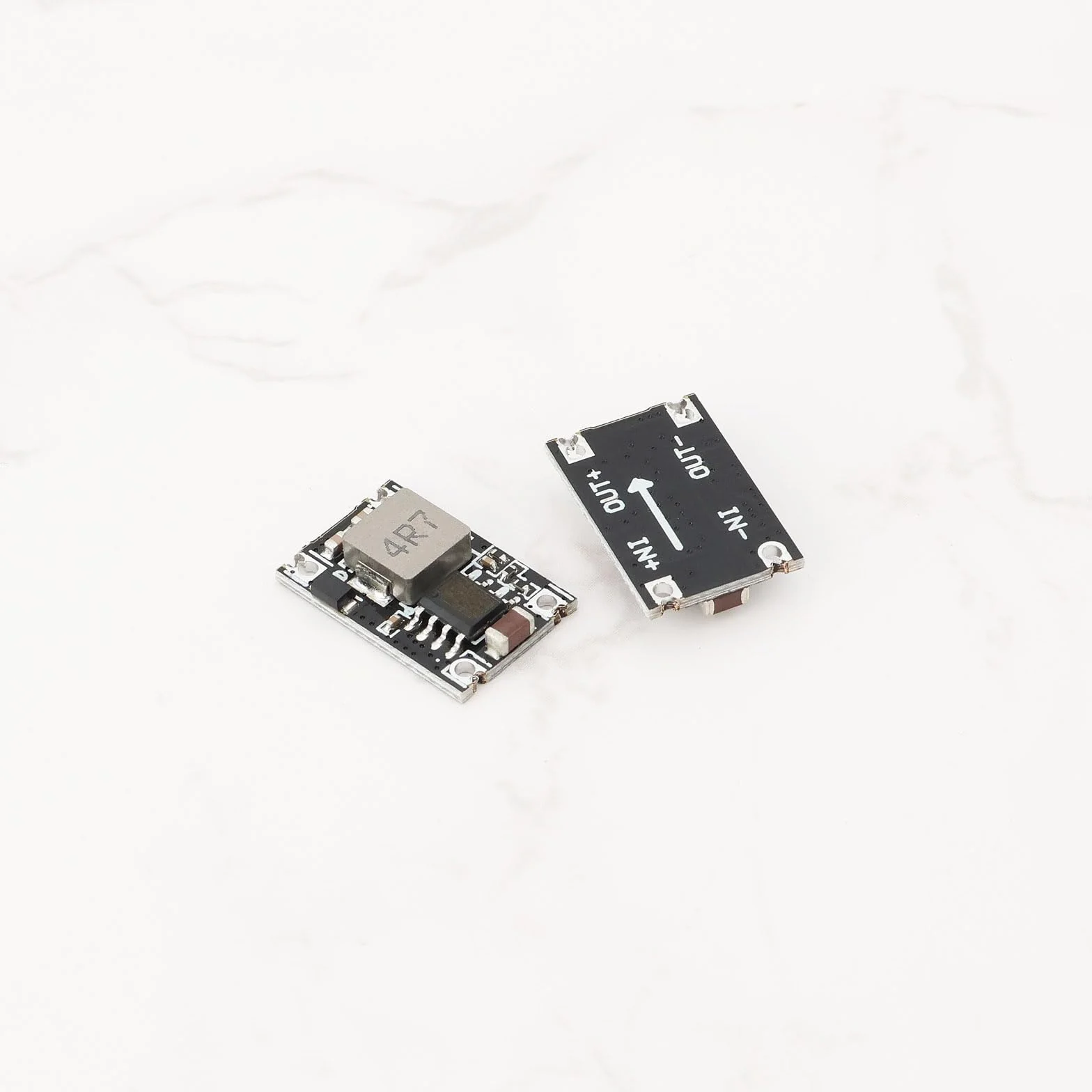 5 szt. DC-DC Step-down PCB moduł zasilania 5 V-30 V wejście do 5 V wyjście 1,5 A mini zasilacz pojazdu do modelu samolotu pojazdu