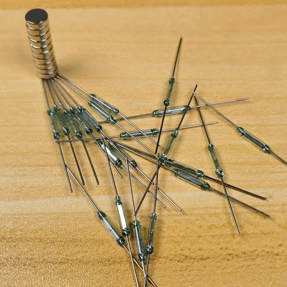 Gebildet 20 sztuk mini przełączników szklanych, styk Reed, normalnie otwarty (N/O), magnetyczny przełącznik indukcyjny (2 mm x 10 mm), z 10 sztukami uniwersalnej folii magnetycznej