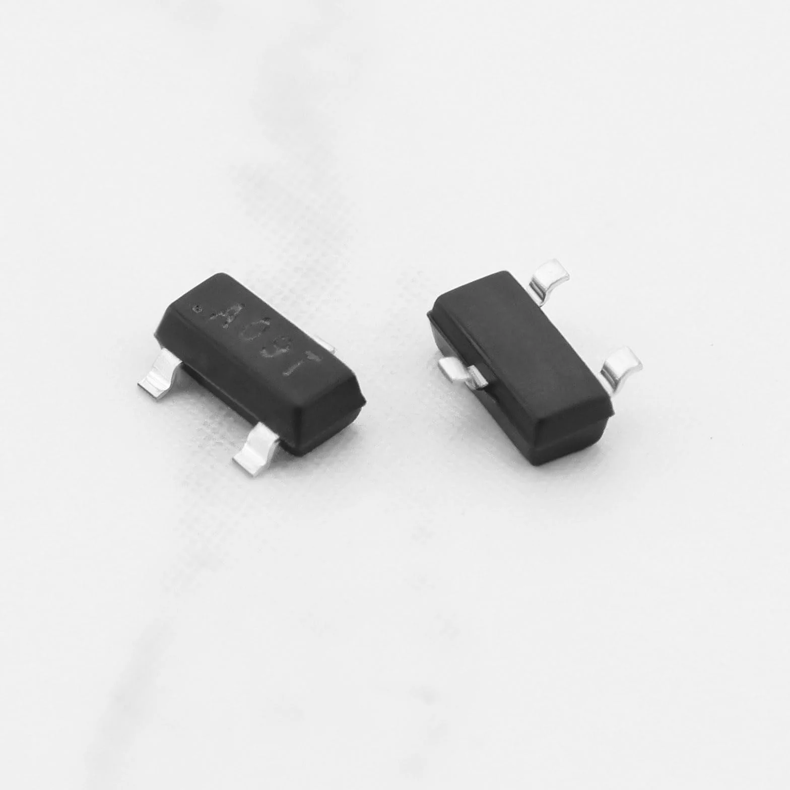 AO3400 A09T 5,7 A 30 V N-kanałowy tryb wzmocnienia kanału P tranzystor polowy kompatybilny z tranzystorem MOSFET SMD AO3400 SOT-23