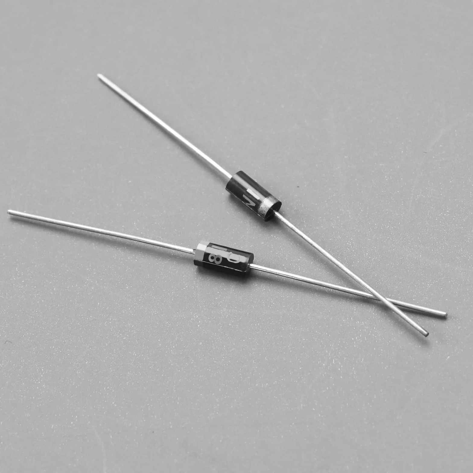 100 szt. 1N5819 Diody Schottky 1 A 40 V Diody prostownika bariery Schottky'ego komponenty elektroniczne do obwodu ładowarki paneli słonecznych, rozwój produktu