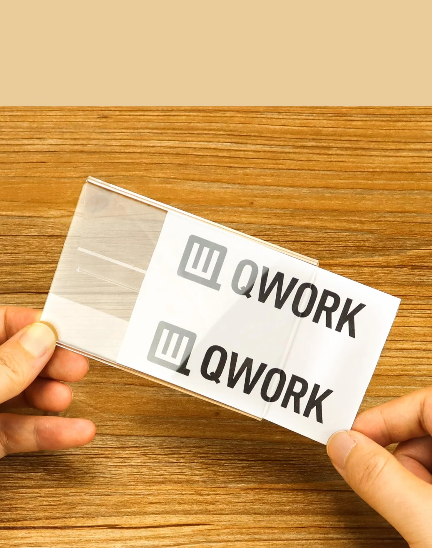 QWORK® 10 sztuk, akrylowy stojak na tabliczki stołowe o wymiarach 10 x 6 cm, pogrubiony kształt dachu o grubości 2 mm Dwustronny ekspozytor stołowy na plakietkę z nazwą i ceną