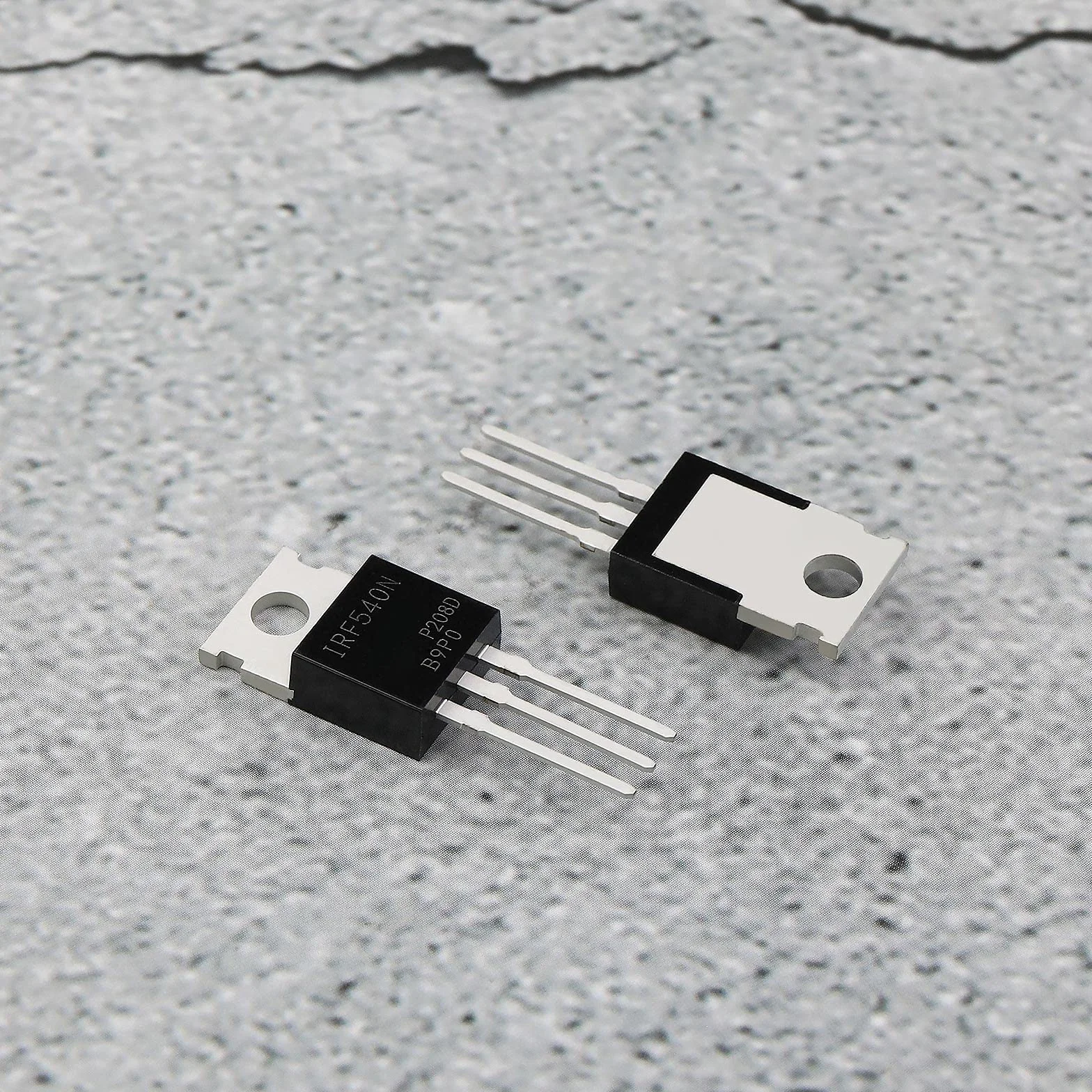ECSiNG 10 x N-kanałowy tranzystor MOSFET IRF540N ESD znamionowy TO-220 33 A 100 V 3-pinowy międzynarodowy prostownik do przemysłu domowego i majsterkowania