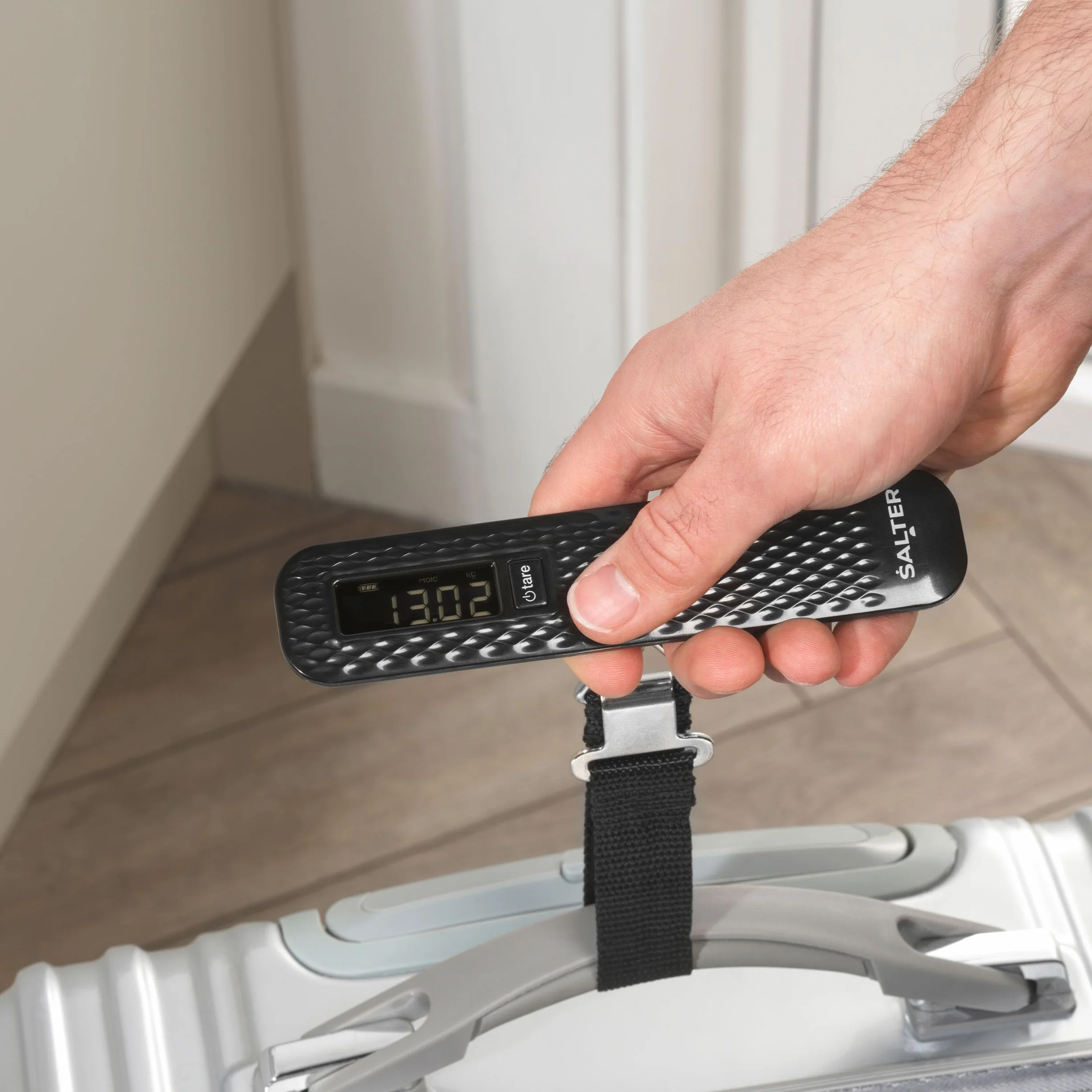 Salter Cyfrowa waga bagażowa – przenośna waga do podróży, kompaktowa waga walizkowa, nośność 50 kg, łatwy uchwyt, funkcja tarowania, lekka, oszczędność kosztów za nadbagaż