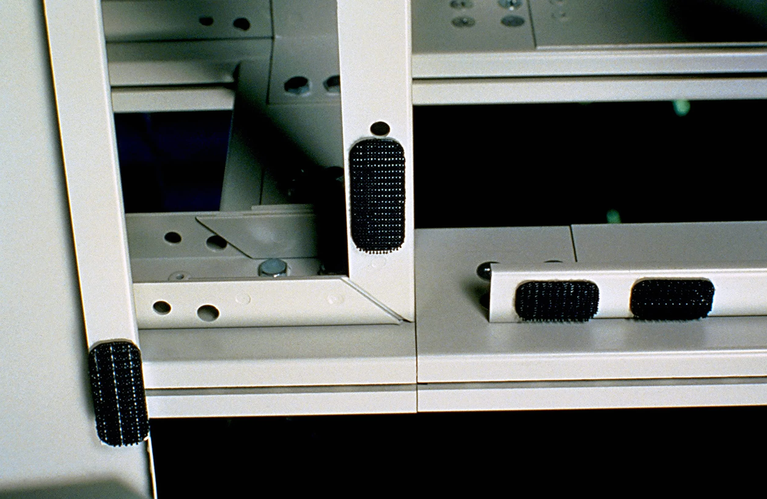 3M Dual Lock SJ3560, system mocowania wielokrotnego użytku, półprzezroczysty wygląd (szkło, szkło akrylowe (PMMA), poliwęglan) - 19 mm x 10 cm, półprzezroczysty, grubość: 5,7 mm (1 opakowanie)