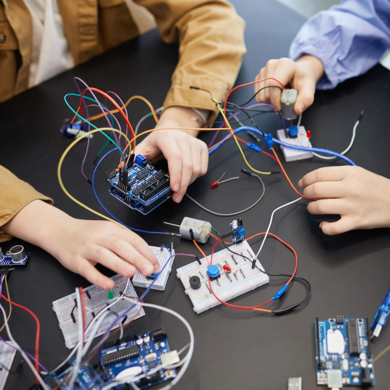 Zestaw 560 sztuk przewodów do desek protokołowych, mostki druciane, zestaw do elektroniki, 14 różnych długości.