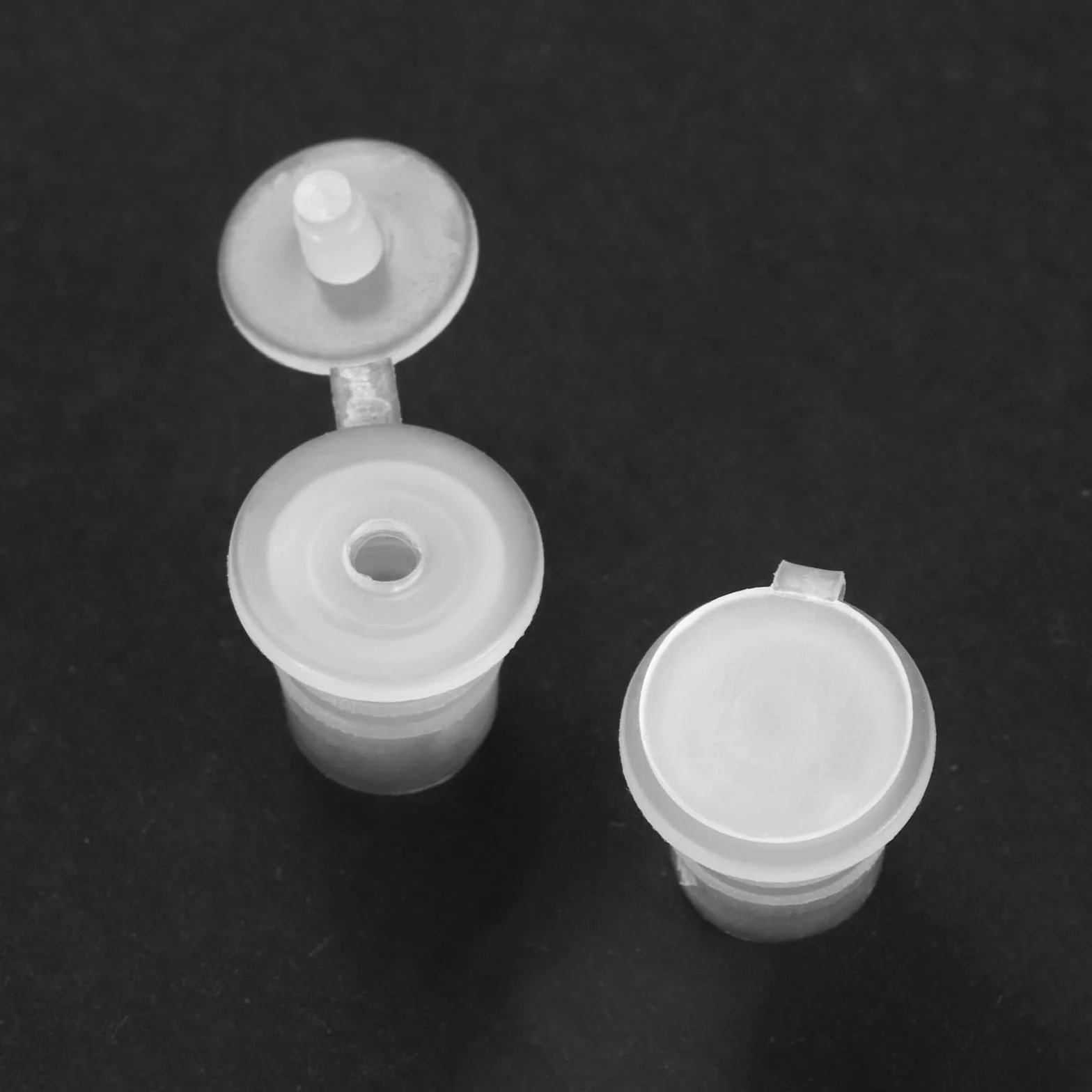 PATIKIL Butelki olejków eterycznych 10 ml, 12 sztuk, szklane z reduktorem kryzy, fiolka na próbki, czarny