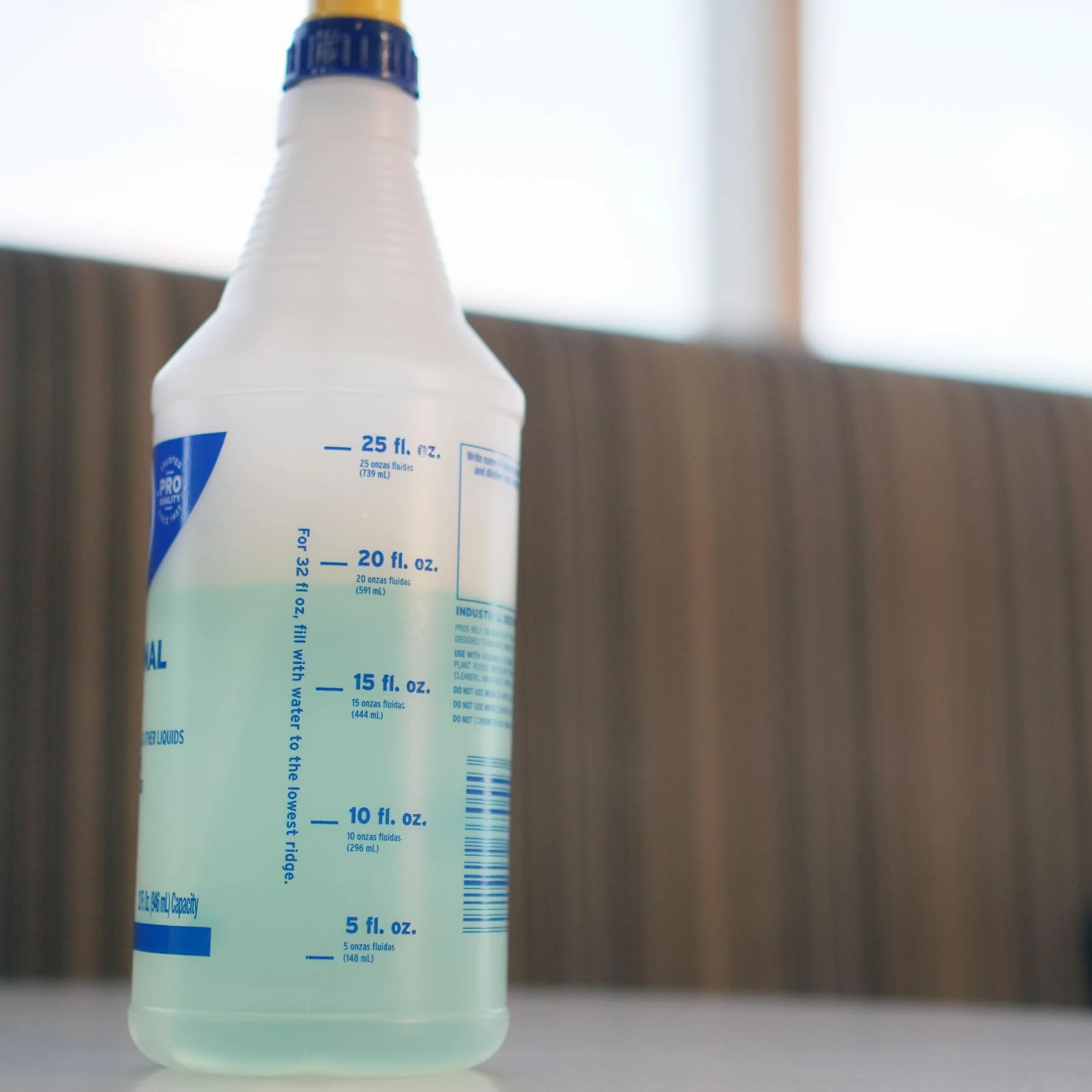 Zep Profesjonalna butelka z rozpylaczem 907 ml - spray do 9 m, regulowana dysza