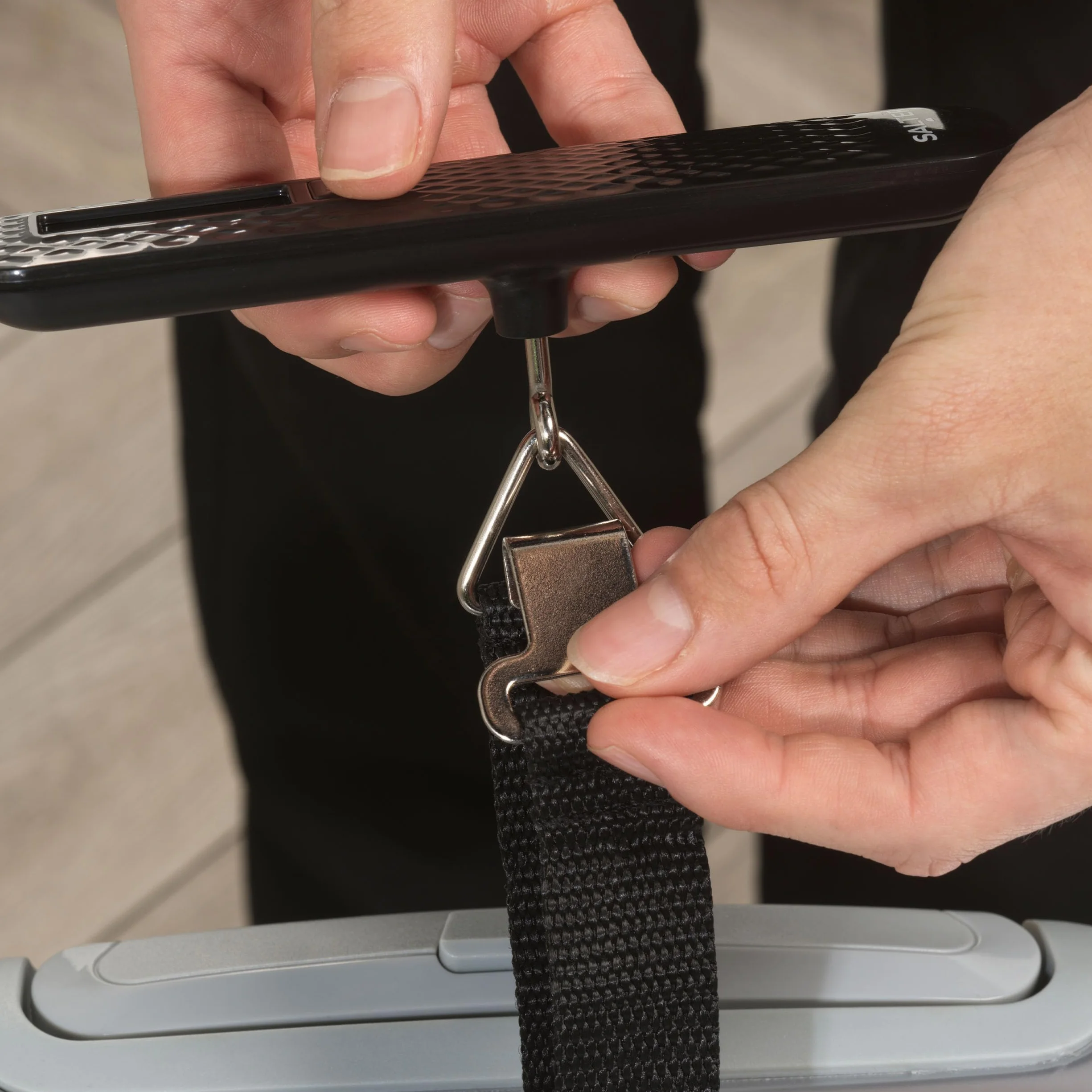 Salter Cyfrowa waga bagażowa – przenośna waga do podróży, kompaktowa waga walizkowa, nośność 50 kg, łatwy uchwyt, funkcja tarowania, lekka, oszczędność kosztów za nadbagaż
