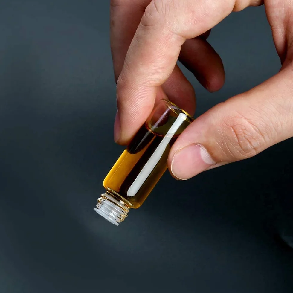 Szklane buteleczki 5 ml 24 sztuki z zakrętką i korkiem do przechowywania próbek olejków