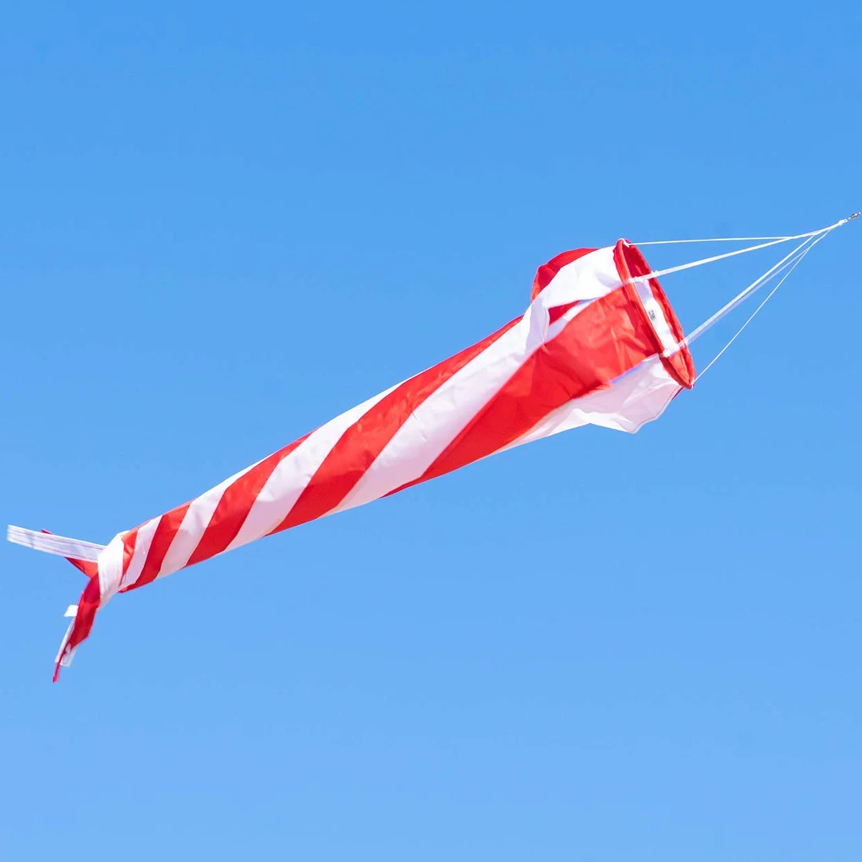 CIM Wiatr turbina wiatrowa 90 czerwony/biały – odporna na działanie promieni UV i warunków atmosferycznych – Ø 20 cm, długość: 90 cm – w zestawie klips kręgowy na łożysku