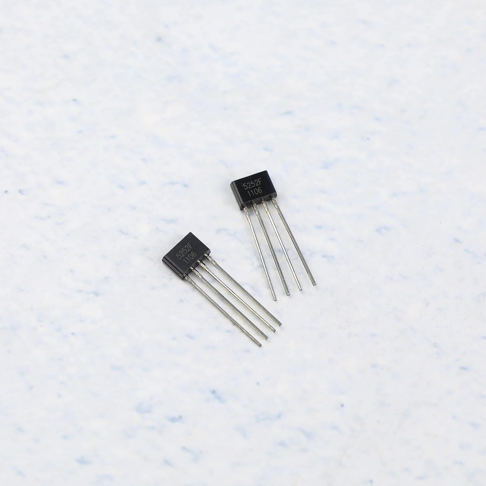20 szt. QX5252F chip sterowania światłem trawnik solarny sterownik led tranzystor światła słonecznego ogrodu TO-94 0,9 V-1,5 V 3-300mA