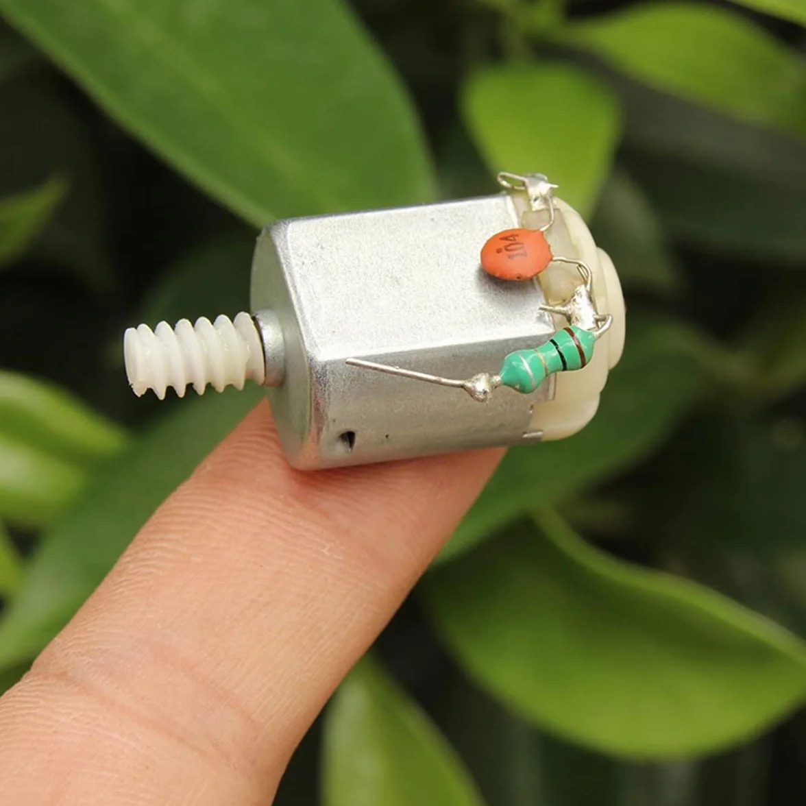Model silnika szczotkowany silnik z ślimakiem, silnik elektryczny, silniki prądu stałego, silnik 130 Dc, projekty DIY, mini zestaw do spawania silnika prądu stałego, kondensator spawalniczy z przekładnią ślimakową, hobbystyczne silniki DIY