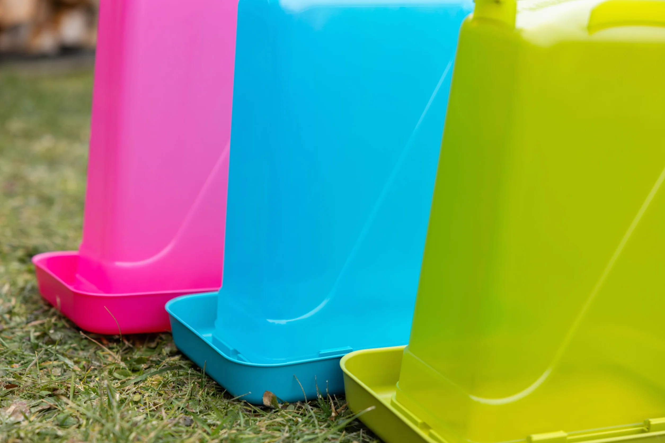 Kerbl Hobbyfarming Poidło Plastikowe z Nóżkami, Automatyczne Zasilanie w Wodę, Stabilna Podstawa, Odporne na Warunki Atmosferyczne, Łatwe do Czyszczenia, 3,5 L, Różowe